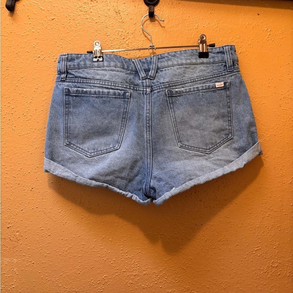 Volcom Stoned Rolled Distressed Denim Shorts Light Wash Blue Size 9 29 Waist - Picture 9 of 9